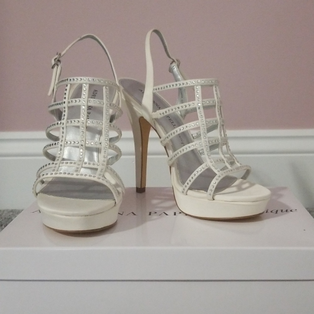 Adriana Papell Cristal Ivory Satin NIB High Heel